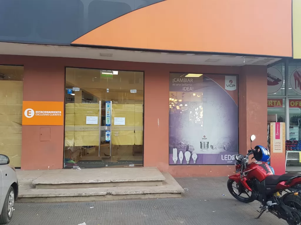 Alquilo hermoso SALÓN COMERCIAL en Avda. principal — foto 2