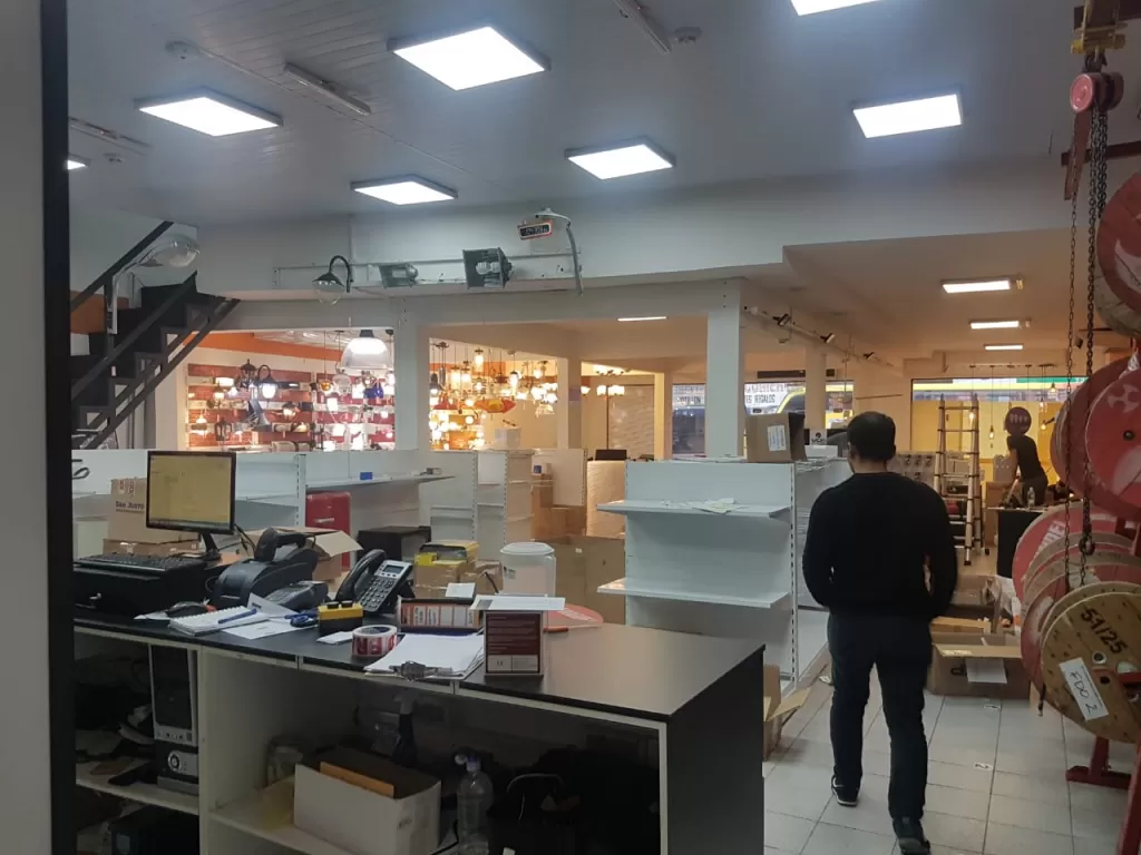 Alquilo hermoso SALÓN COMERCIAL en Avda. principal — foto 3