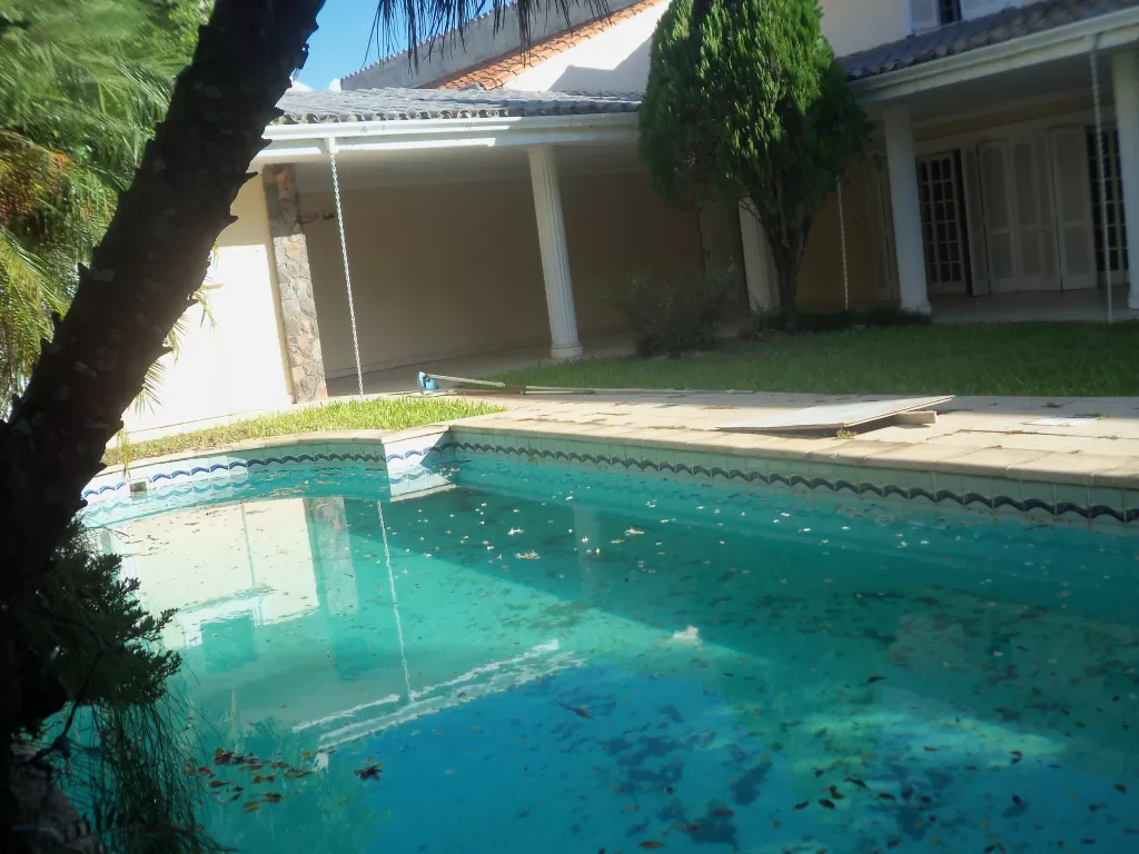 MANSIÓN EN OFERTA Bº MIRAFLORES DE 5 DORMITORIOS, TERRENO DE 1300 M2 ZONA CENTRO PARAGUAYO — foto 3