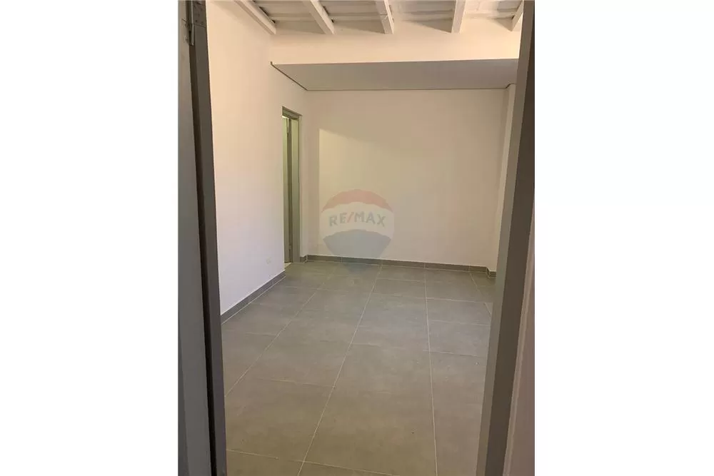 ALQUILO DUPLEX A ESTRENAR DE 3 DORMITORIOS EN SAJONIA — foto 2