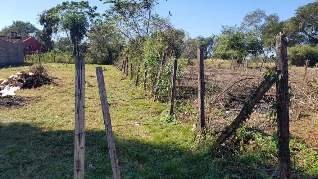 VENDO HERMOSO TERRENO A UNA CUADRA DE LA COSTANERA EN B° SANTA MARIA - ENCARNACION — foto 2