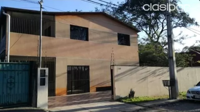 CASA DE 2 PLANTAS ESPECIAL PARA VIVIENDA Y NEGOCIO EN LUQUE — foto 2