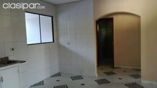 CASA DE 2 PLANTAS ESPECIAL PARA VIVIENDA Y NEGOCIO EN LUQUE — foto 3