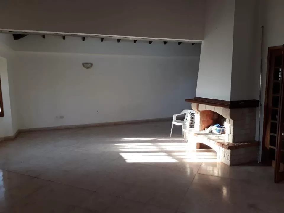 vendo casa en barrio molino luque con piscina y amplio patio — foto 2