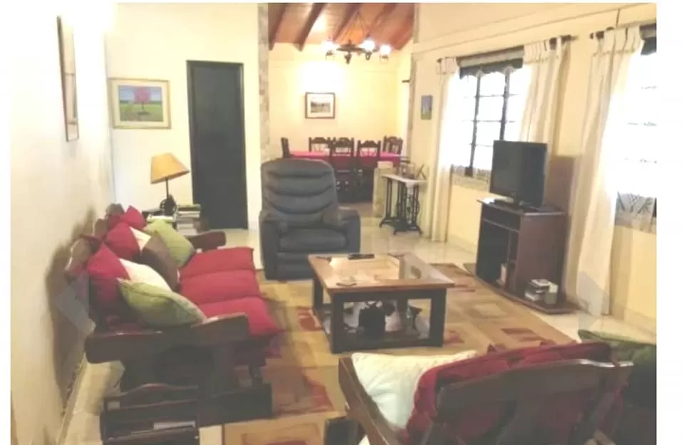 Vendo hermosa y cálida casa en barrio Loma Pyta, detrás del Asunción Golf Club — foto 2