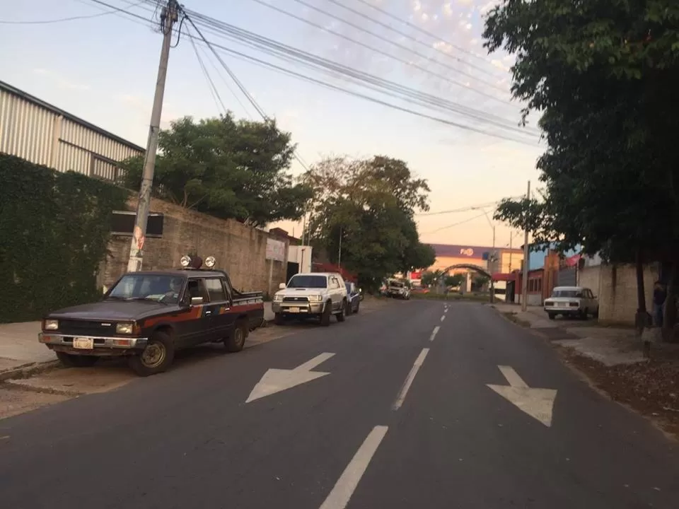 Alquilo Amplio local en esquina, a 1 cuadra de Madame Lynch — foto 2