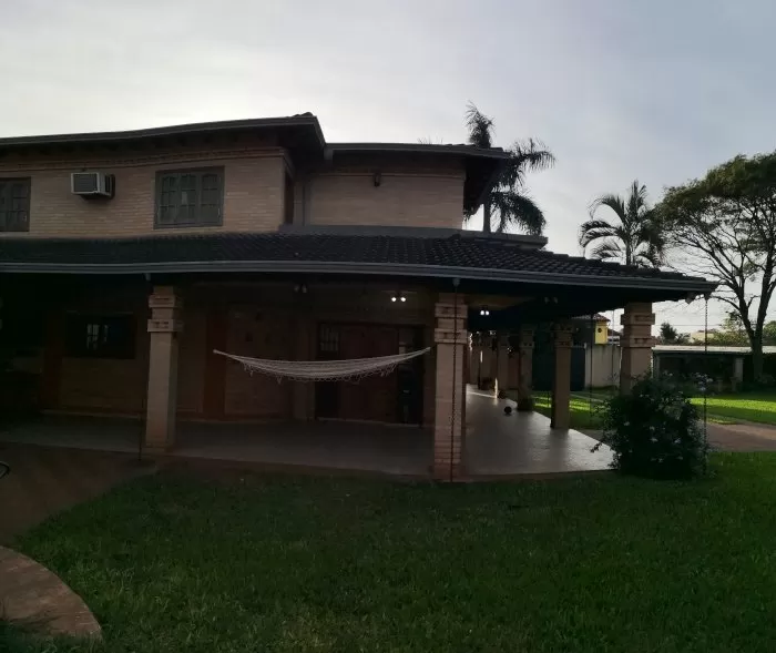 VENDO - Casa 4 dormitorios con patio y piscina, terreno 1.200 m2, Fdo de la Mora Zona Nort — foto 2