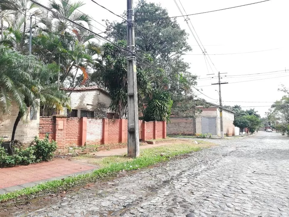 VENDO 2 HERMOSOS TERRENOS EN ESQUINA DE 735 M2 EN EL BARRIO CARMELITAS PRÓXIMO AL BANCO CE — foto 3