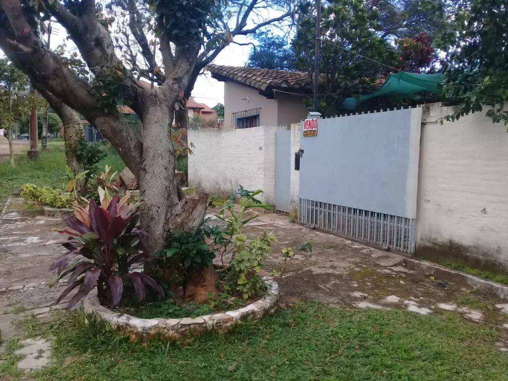 Terreno con casa en Barrio Mburucuya excelente ubicacion — foto 2