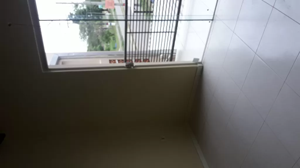 VENDO DUPLEX Z SHOPPING MARIANO. UBICADA SOBRE DOBLE AVDA. — foto 2