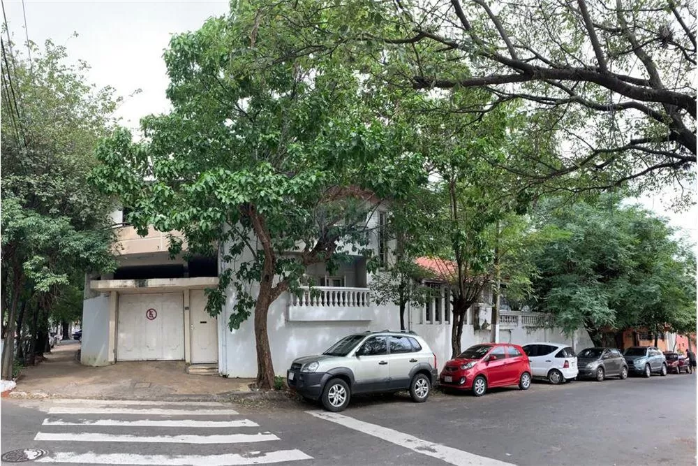 Vendo casa en esquina sobre Gral. Santos 310,000 USD — foto 2