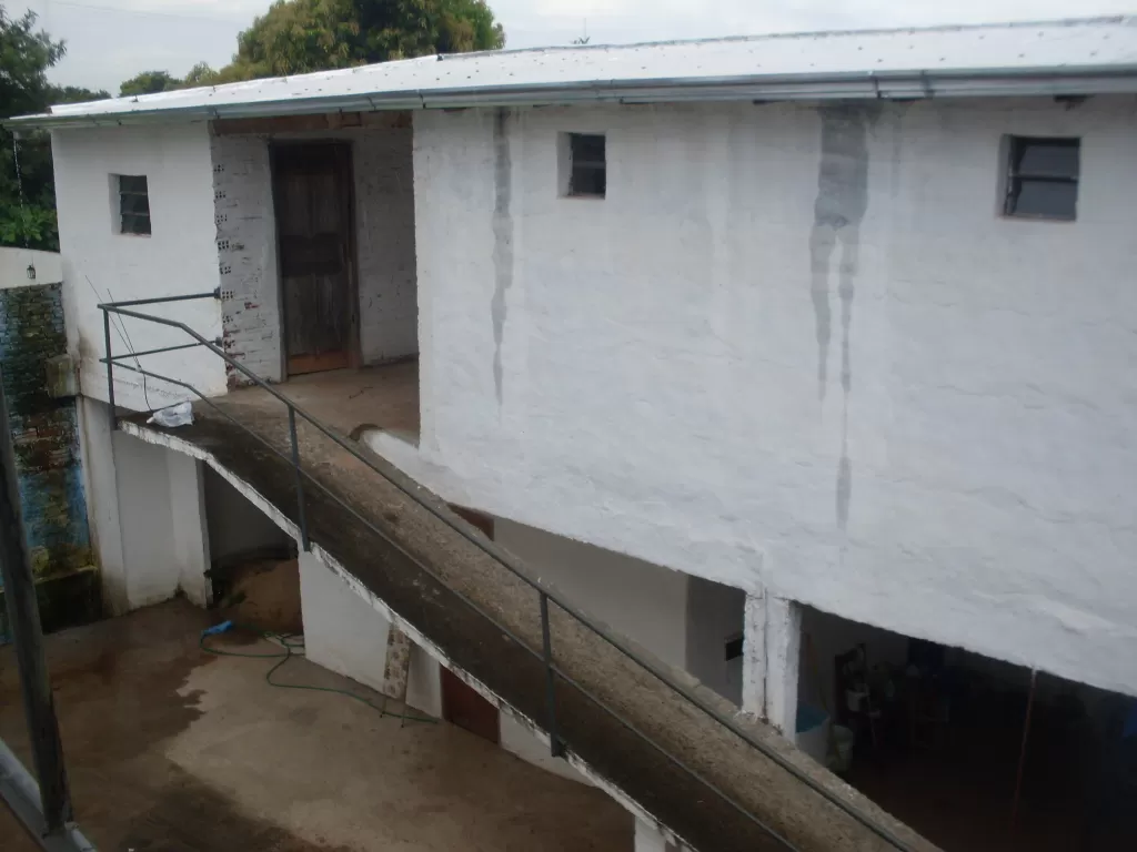 RESIDENCIA CON DEPOSITO BARRIO REMANSITO — foto 3