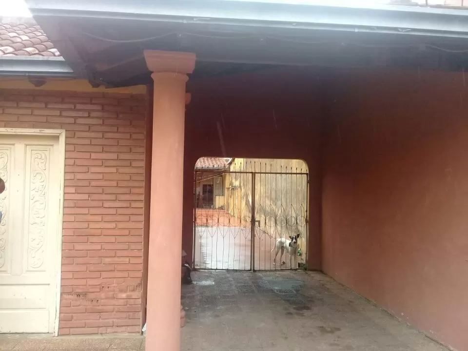 VENDO CASA EN BARRIO OBRERO SOBRE ASFALTO!! A 1 CUADRA DE 5TA avda. — foto 3