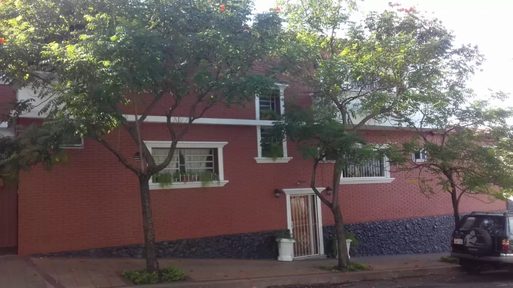 VENDO CASA EN SAJONIA SOBRE CARLOS ANTONIO LOPEZ — foto 3