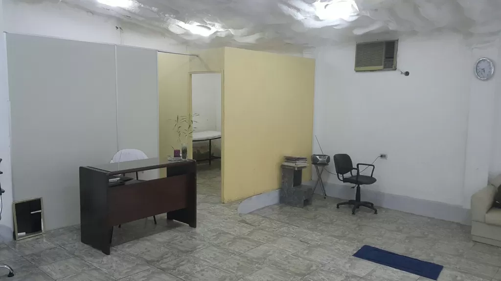 VENDO CASA: EN EXCELENTE UBICACION A PASOS DEL CARACOL — foto 2