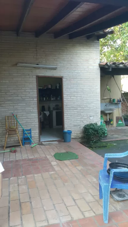 VENDO CASA: EN EXCELENTE UBICACION A PASOS DEL CARACOL — foto 3