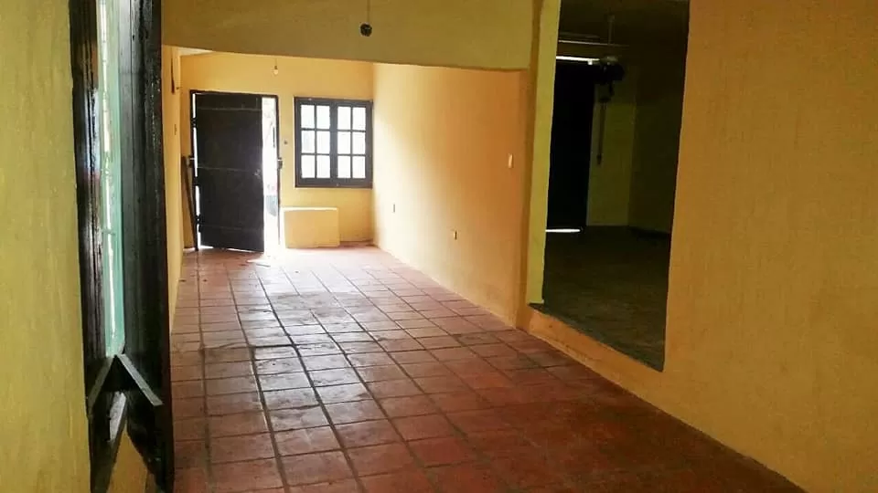 ALQUILO LOCAL COMERCIAL EN EL BARRIO MBURUCUYA SOBRE CALLE ASFALTADA. — foto 3
