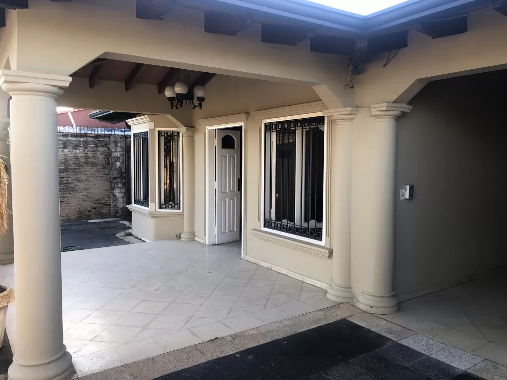 CASA EN MARIANO ROQUE ALONSO(villa hacienda)terreno 365 m2 — foto 2