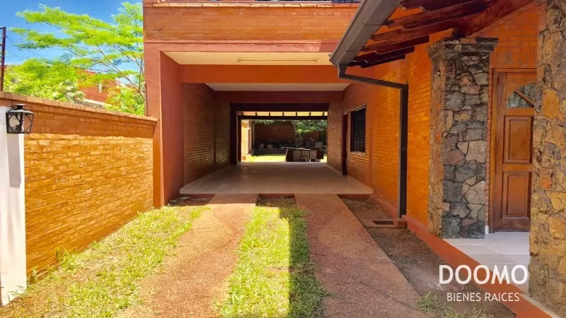 En venta casa cuatro dormitorios Lambaré — foto 3