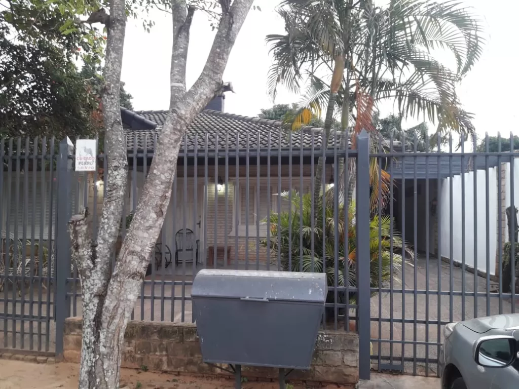 Hermosa Casa a metros de Avelino Martinez, Avda Fernando de la Mora Y supermercado Stock — foto 2