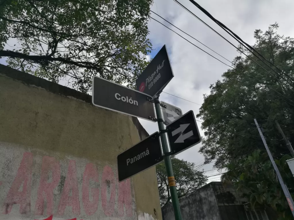 Casa Grande Sobre Colon A La Vuelta Del Estadio De Los Defensores Del Chaco — foto 3