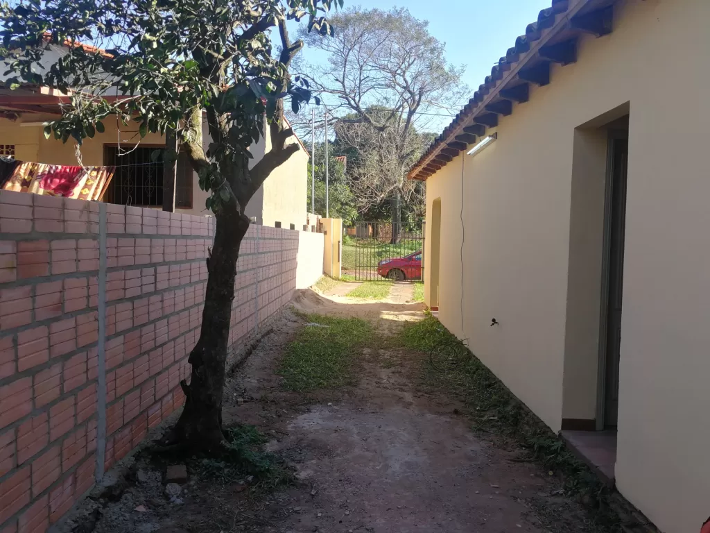 CASA EN ÑEMBY - ZONA ENVAPAR - LUISITO — foto 3