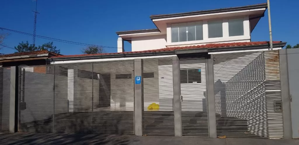 ITA ENRAMADA LAMBARE VENDO HERMOSA y ELEGANTE RESIDENCIA — foto 2