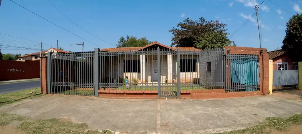 VENDO CASA EN 4TO. BARRIO LUQUE — foto 2