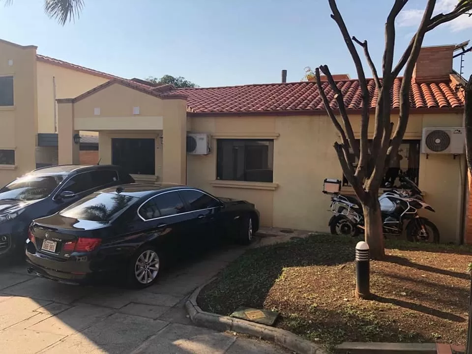 VENDO CASA DE 3 DORMITORIOS EN LUQUE CONDOMINIO BOULEVARD CONFEDERACION — foto 2