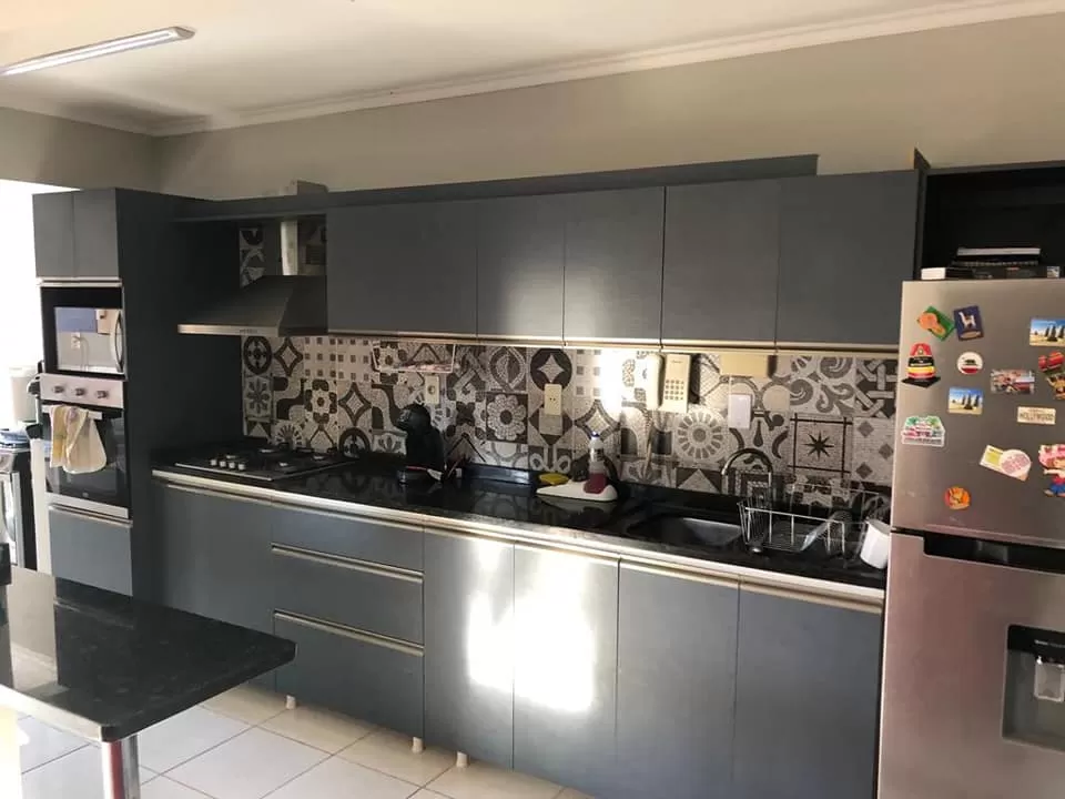 VENDO CASA DE 3 DORMITORIOS EN LUQUE CONDOMINIO BOULEVARD CONFEDERACION — foto 3