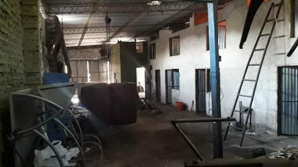 VENDO DEPOSITO TINGLADO EN LAMBARÉ SOBRE CALLE ASFALTADA — foto 3