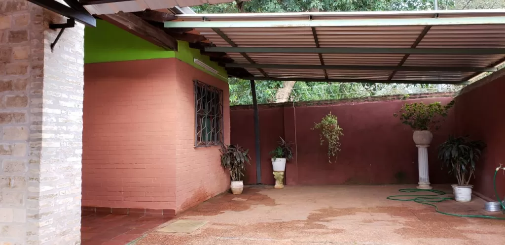 VENTA CASA EN ESQUINA EN ISLA BOGADO, LUQUE — foto 3