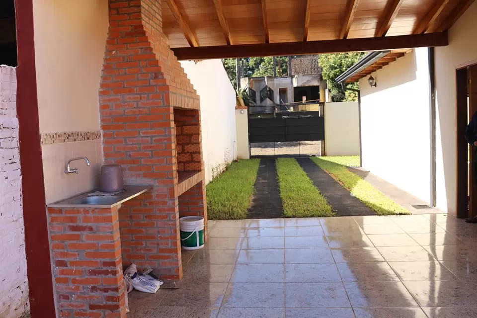 VENDO CASA DE DOS PLANTAS EN ÑEMBY. A MTS DE ACCESO SUR ZONA COCA COLA — foto 3
