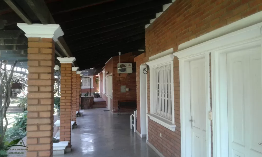 VENDO CASA ZONA MARIANO ROQUE ALONSO, BARRIO SAN BLAS — foto 2
