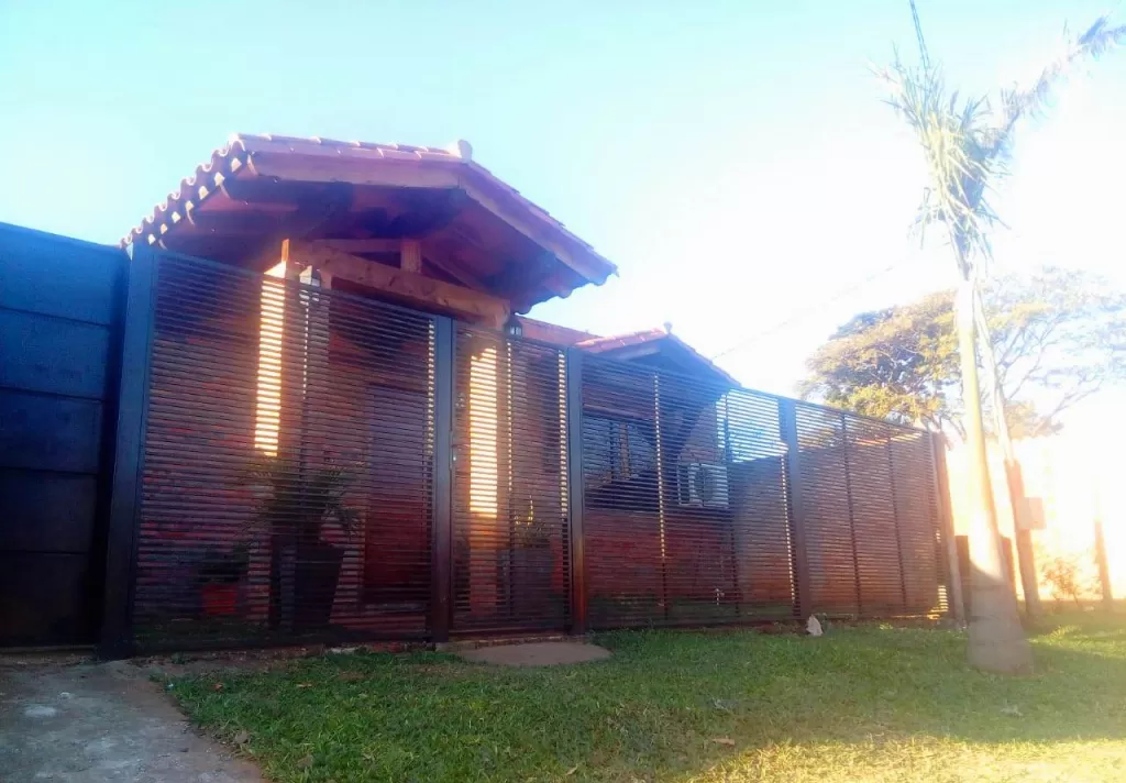 CASA EN LAURELTY ZONA NORTE LUQUE — foto 2