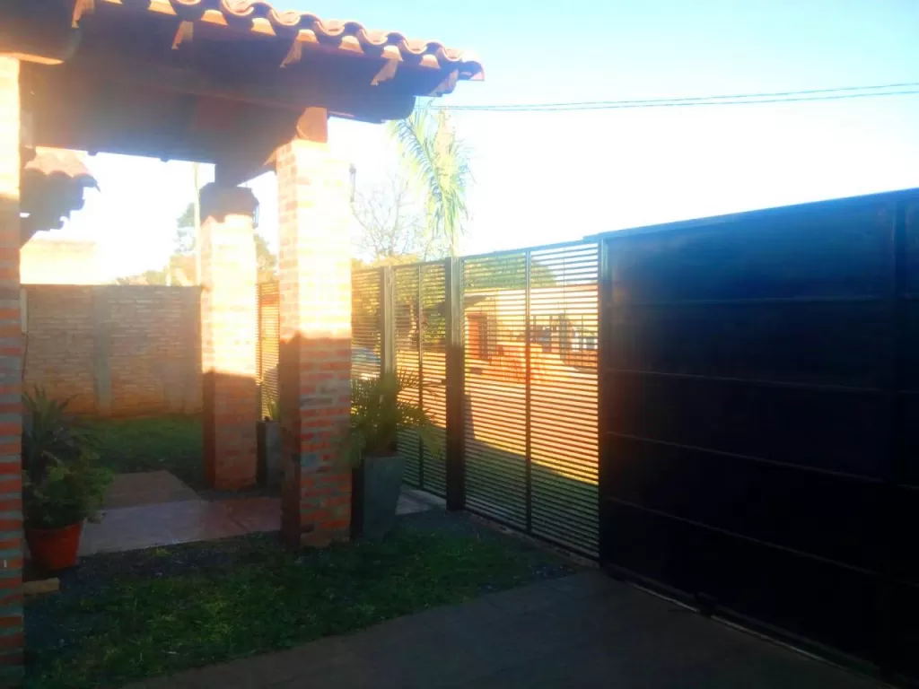 CASA EN LAURELTY ZONA NORTE LUQUE — foto 3