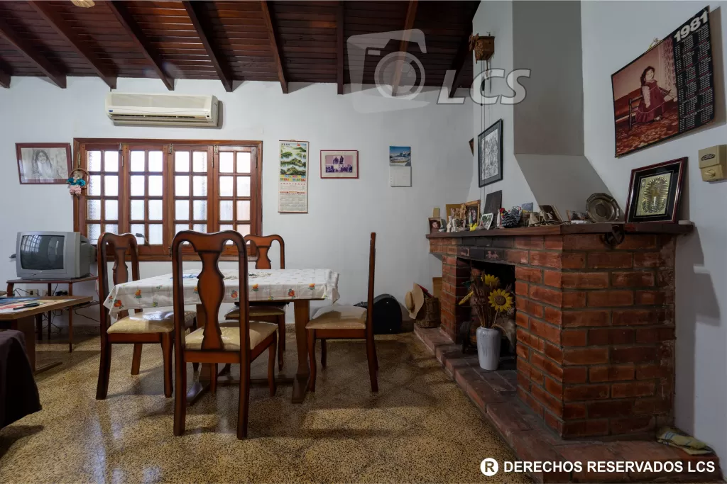 0157 CASA EN BARRIO MBURUCUYA, ZONA FACULTAD DE DERECHO — foto 3