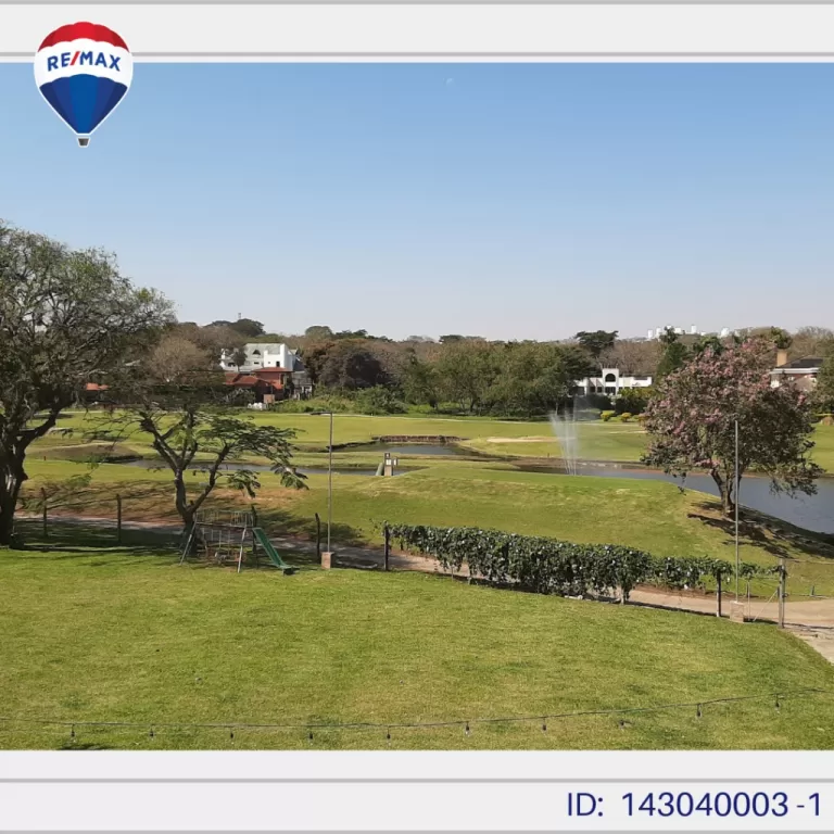 Hermosa Residencia en el Yacht con salida al hoyo 3 del campo de Golf. — foto 3