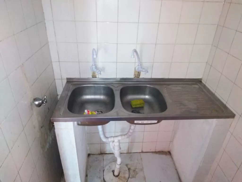 ALQUILO DOS SALONES EN EL CENTRO MISMO DE SAN LORENZO — foto 2