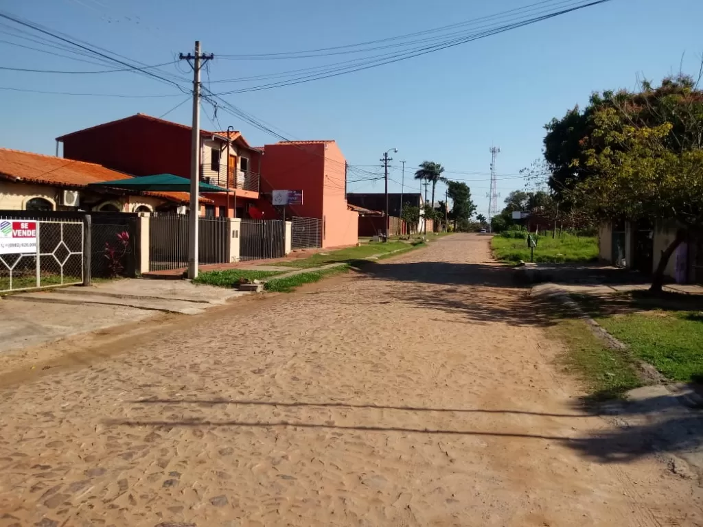 VENDO TERRENO EN LIMPIO, CENTRO, ZONA RESIDENCIAL — foto 3