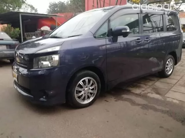 Toyota Voxy 2008 - foto 2