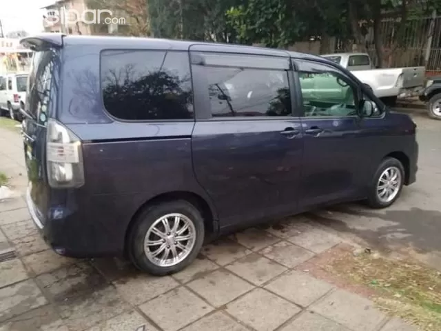 Toyota Voxy 2008 — foto 5
