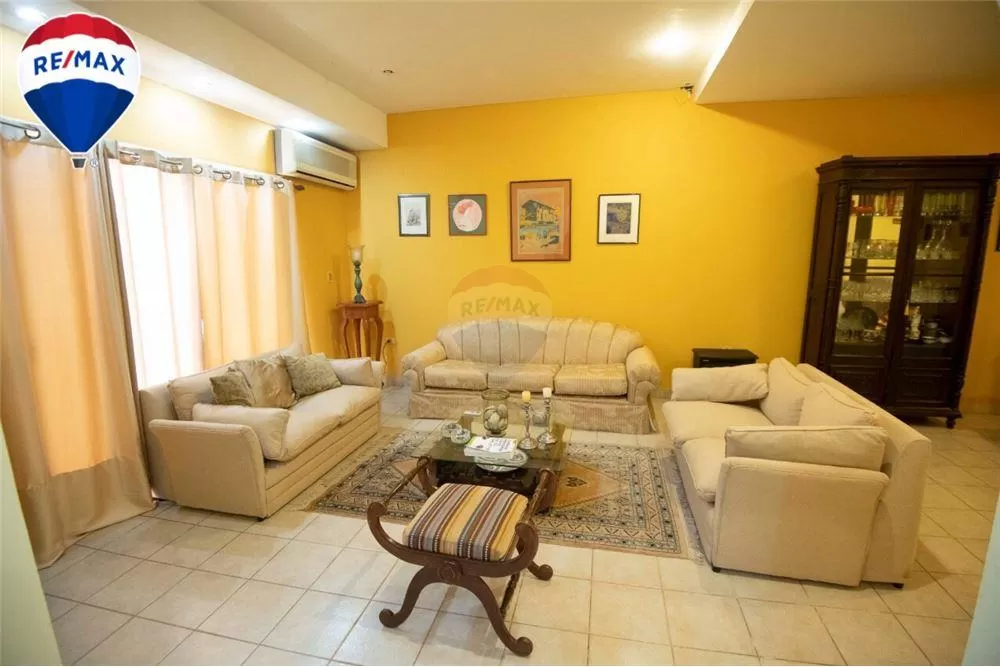 Amplia casa en Bo. Las Mercedes 363,000 USD — foto 2