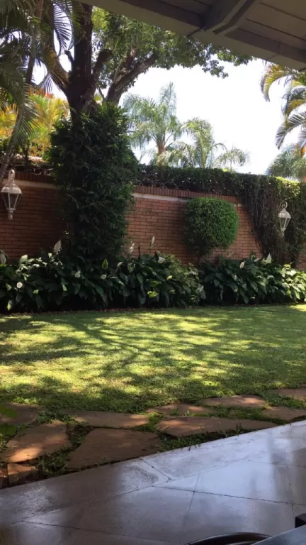 VENDO AMPLIA RESIDENCIA – ZONA MCAL LOPEZ — foto 2