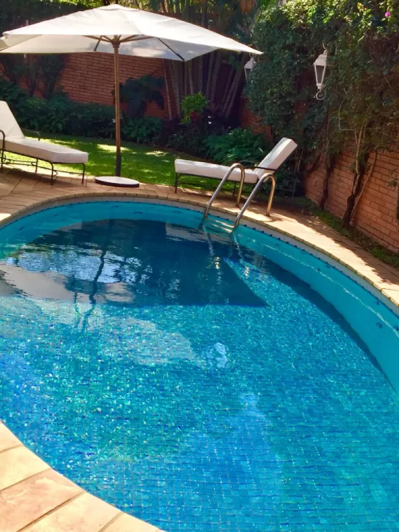 VENDO AMPLIA RESIDENCIA – ZONA MCAL LOPEZ — foto 3