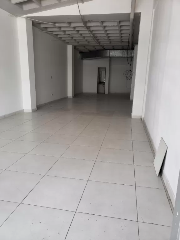 LOCAL COMERCIAL EXCELENTE UBICACIÓN! — foto 2