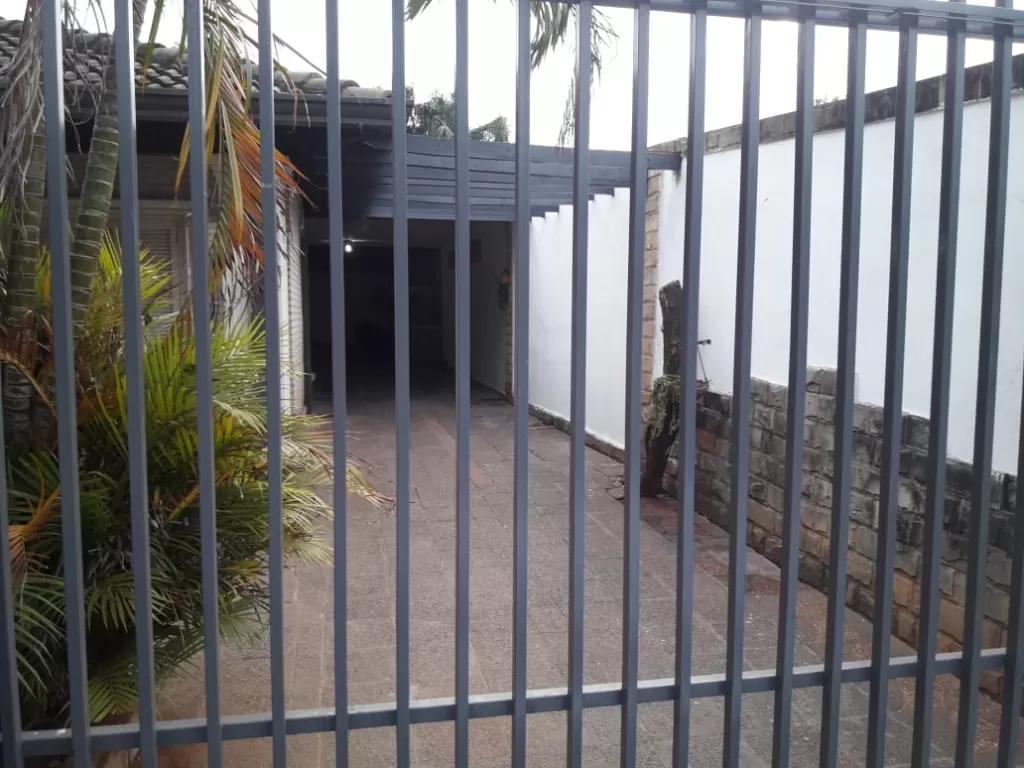 VENDO HERMOSA CASA EN SAN LORENZO. J4136. — foto 3