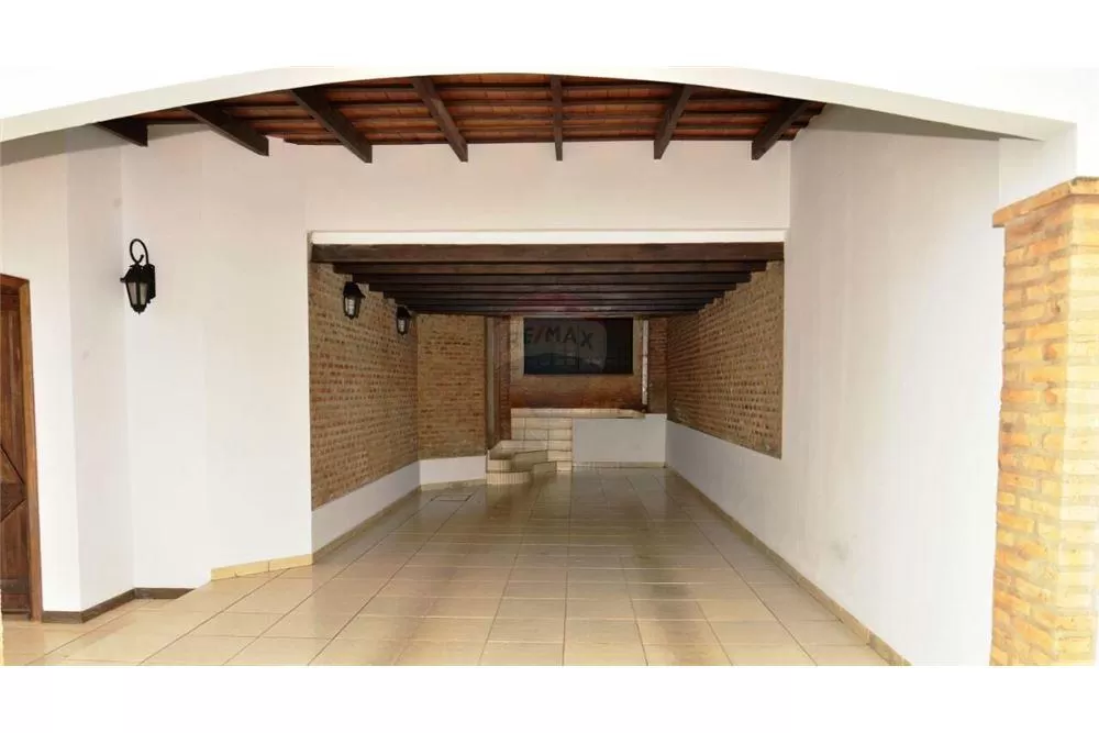 MODERNA Y HERMOSA RESIDENCIA EN VILLA ELISA — foto 2