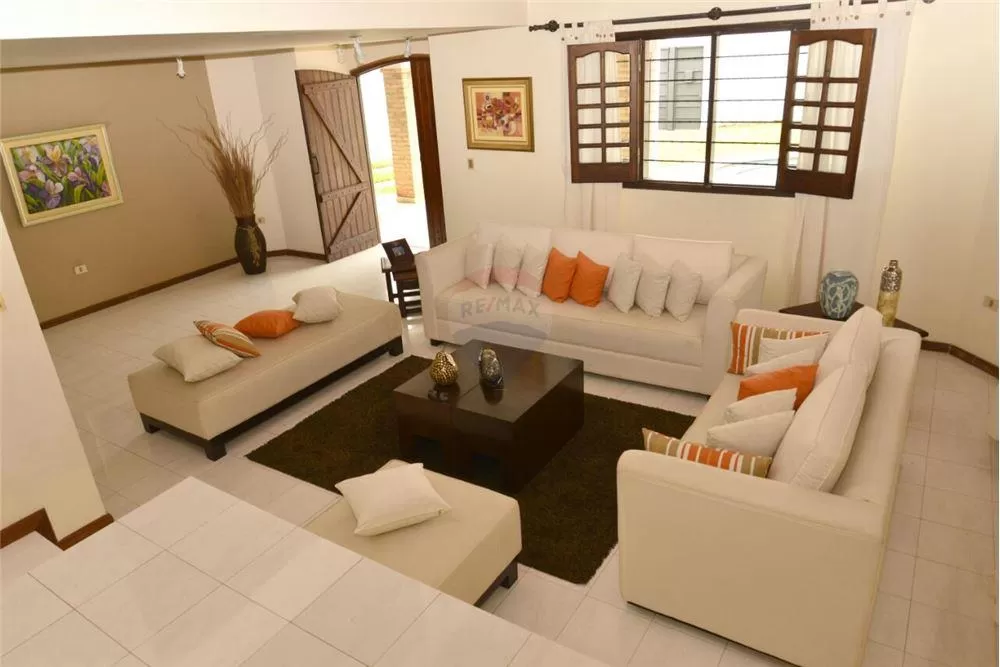 MODERNA Y HERMOSA RESIDENCIA EN VILLA ELISA — foto 3