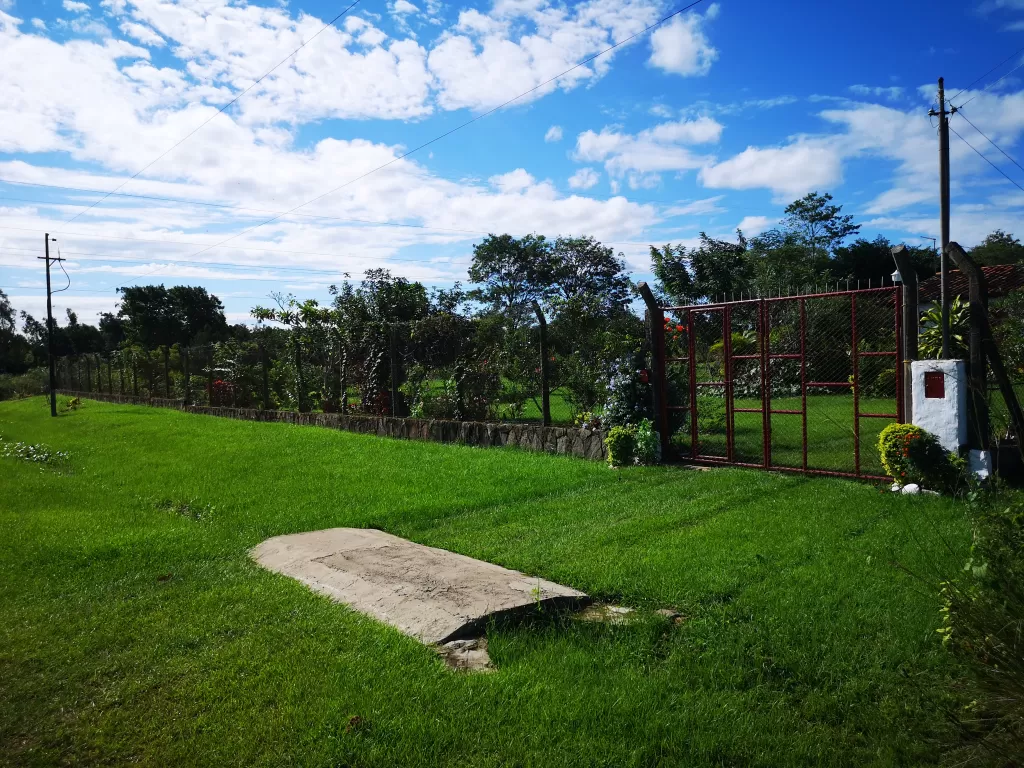VENDO HERMOSA PROPIEDAD - Casa Quinta en Ypacarai Km 42.5 - Barrio San Juan Bautista — foto 2